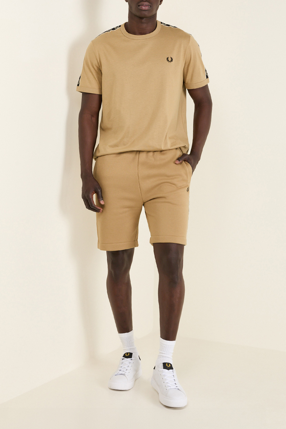 מכנסי ג'וג קצרים FRED PERRY